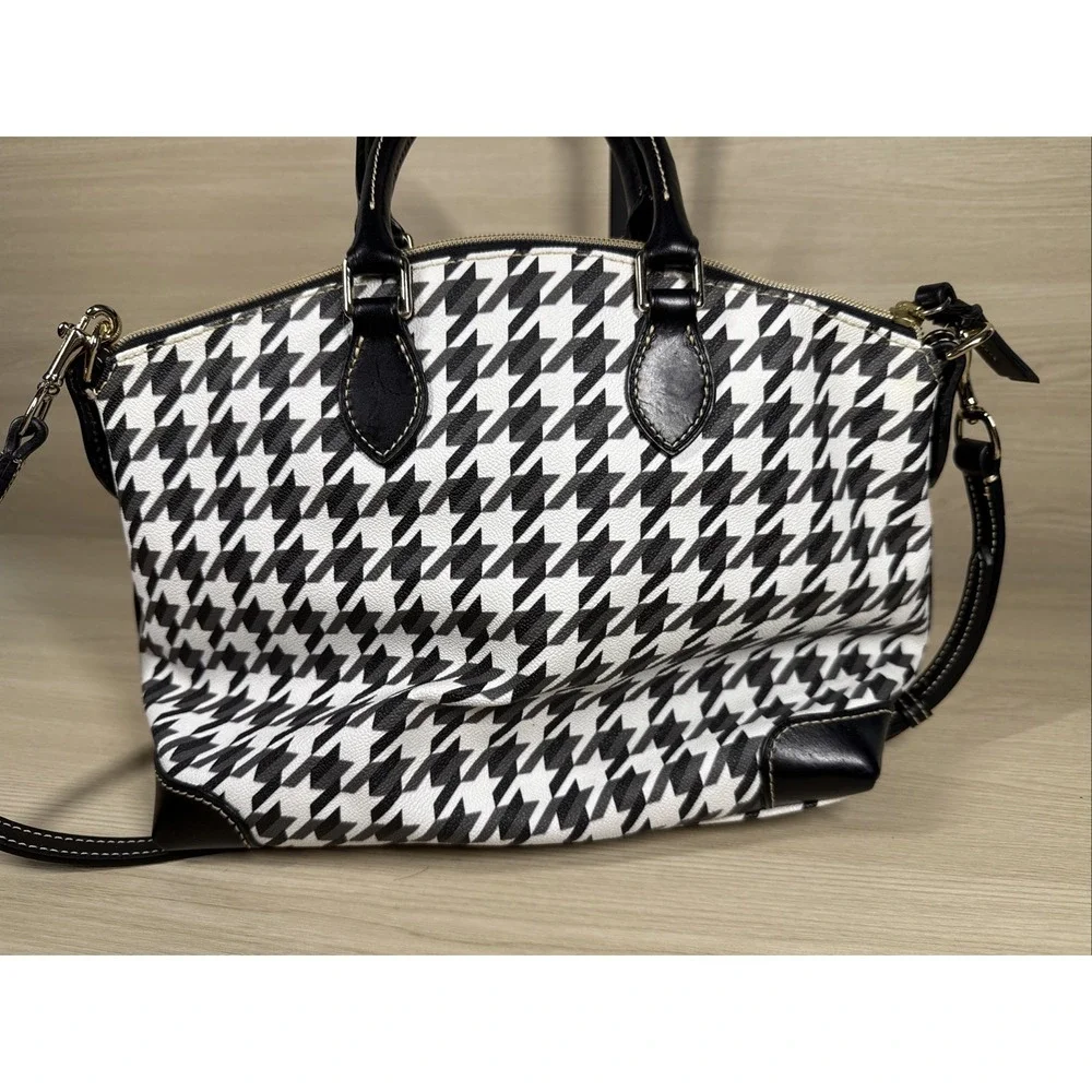 Dooney & Bourke unique bold